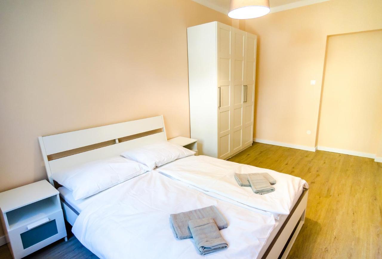 Churchill Apartments Praha Bagian luar foto