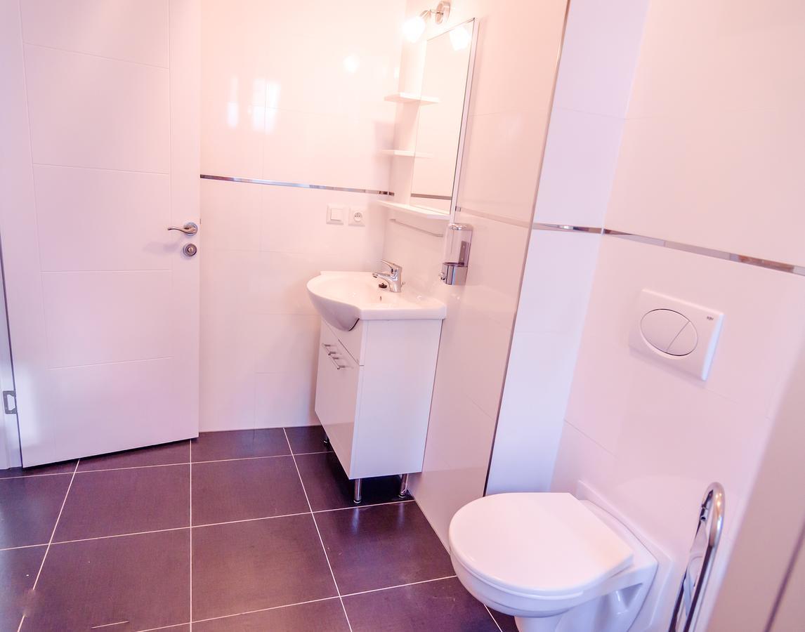 Churchill Apartments Praha Bagian luar foto