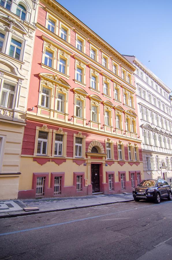 Churchill Apartments Praha Bagian luar foto