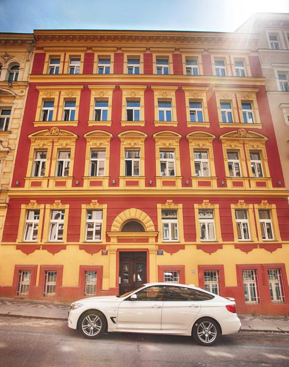 Churchill Apartments Praha Bagian luar foto
