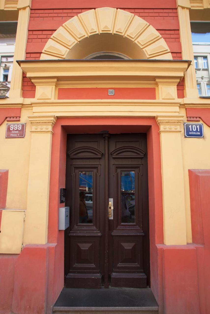 Churchill Apartments Praha Bagian luar foto
